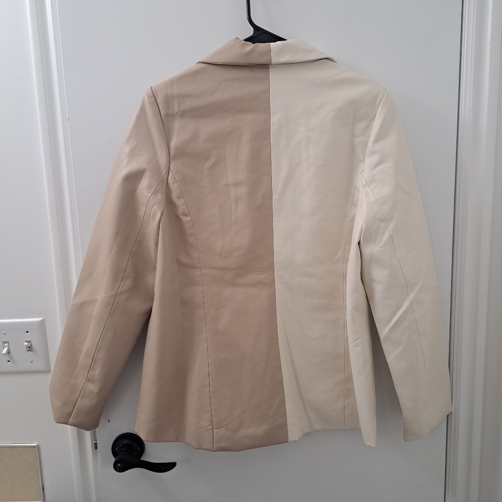 NEW Le Lis Two Tone Cream Tan Faux Leather Women's Blazer Jacket Size Medium - Picture 4 of 5